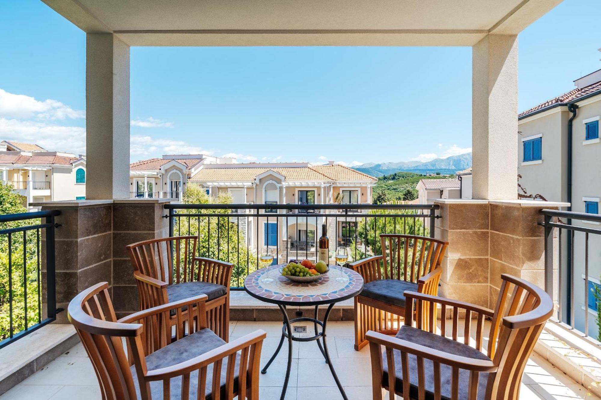 Lustica Apartments Central Tivat Luaran gambar