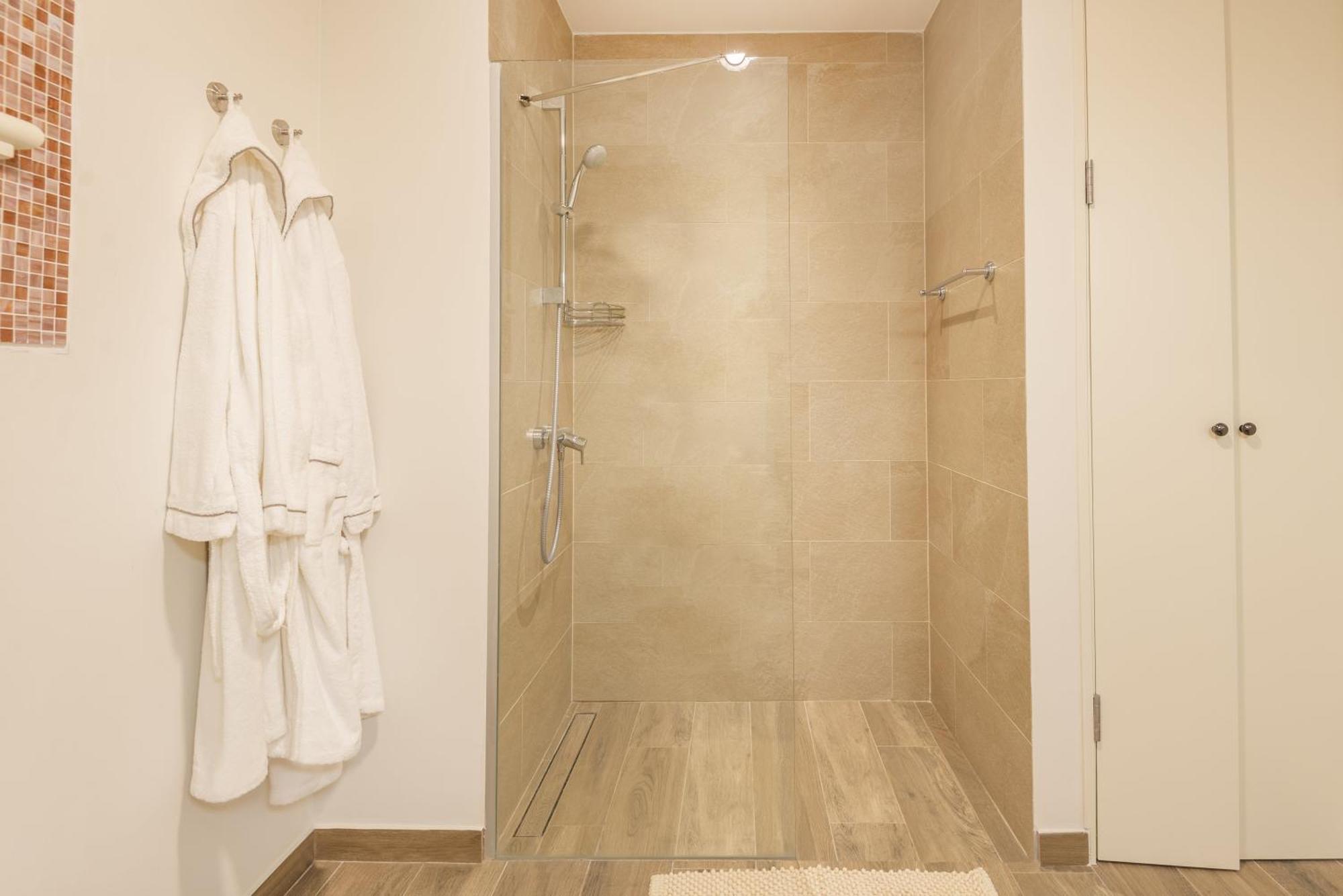 Lustica Apartments Central Tivat Bilik gambar
