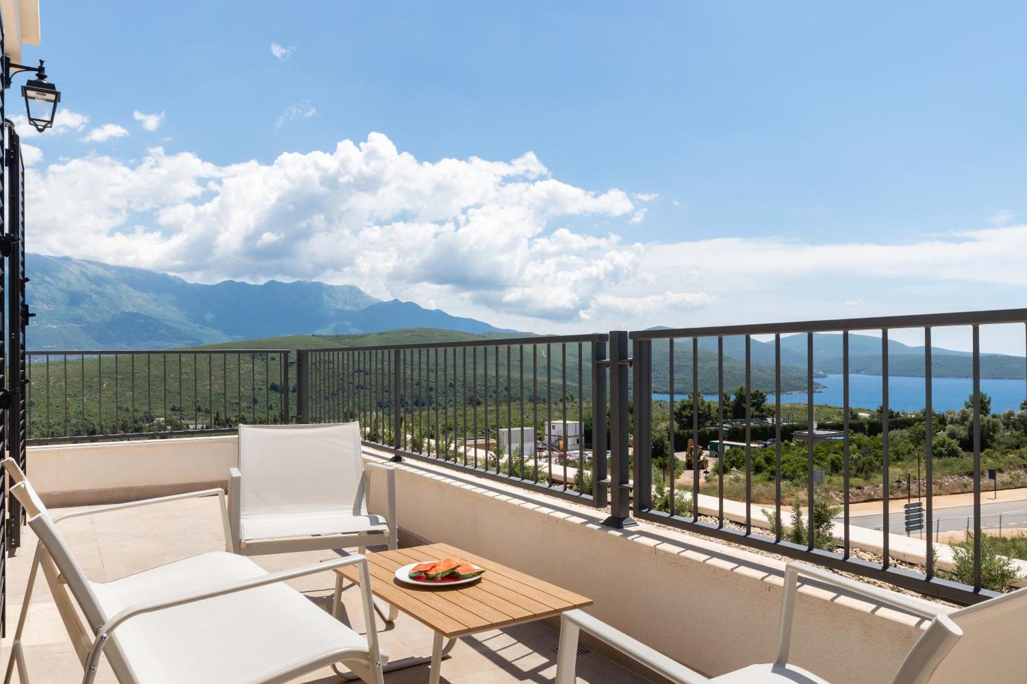 Lustica Apartments Central Tivat Luaran gambar